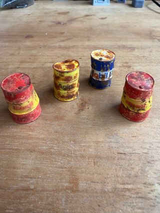 4 Bidones Resina Oxidados