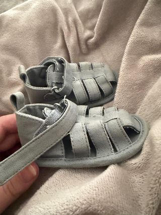 Zapatillas de bebé grises