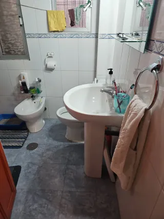 Se alquila cuarto para chica sola