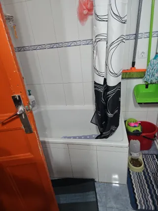 Se alquila cuarto para chica sola