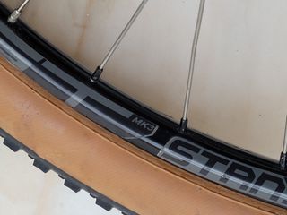 DT Swiss 240S Stans Notubes ZTR 27.5 y nucleo LEER