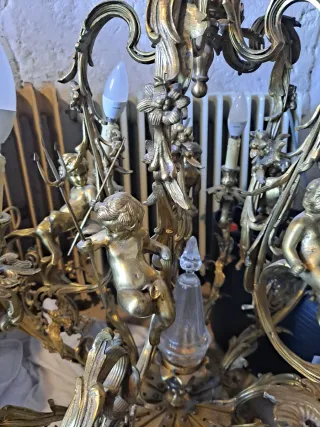 Lámpara de bronce estilo clásico