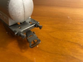 2 Vagones de tren antiguos: Cisterna y Plataforma