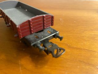 2 Vagones de tren antiguos: Cisterna y Plataforma