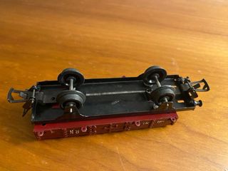 2 Vagones de tren antiguos: Cisterna y Plataforma