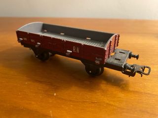 2 Vagones de tren antiguos: Cisterna y Plataforma