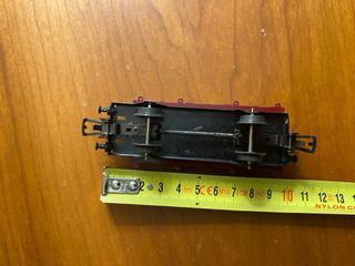 2 Vagones de tren antiguos: Cisterna y Plataforma