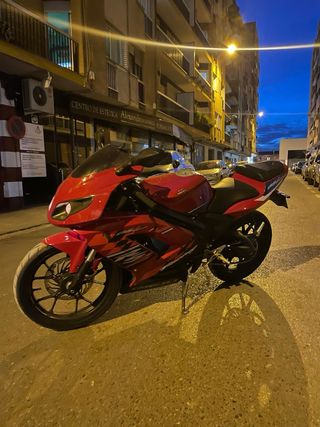 Rieju RS2 125 4T Roja y Negra