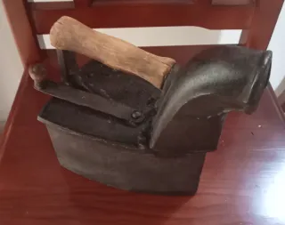 Plancha de carbón antigua