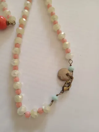 Collana con ciondoli e perline