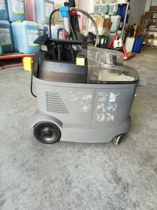 Limpia tapicerias.  Profesional.