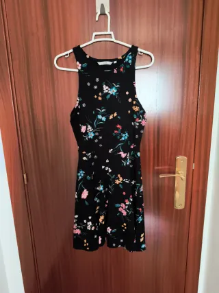 Vestido negro estampado floral