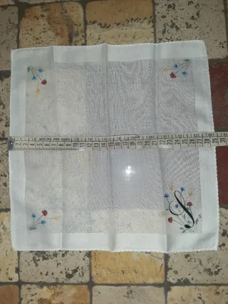 Fazzoletto vintage con iniziale S e fiori
