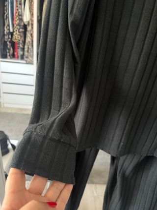 Conjunto pantalón y jersey negro