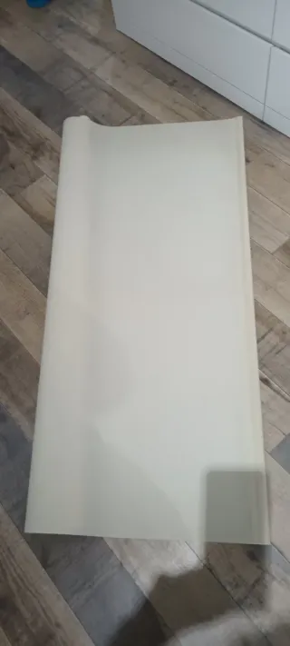 Tenda a rullo beige in tessuto