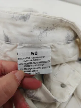 Pantalón vaquero blanco con estampado