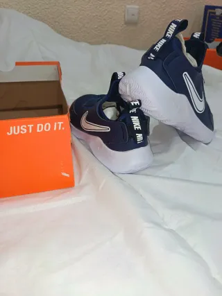 Zapatillas Nike Azul y Blanco Talla 35.5