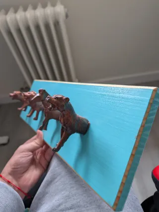 Perchero de pared con animales