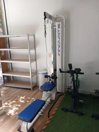 Máquina de jalón y accesorios de gimnasio