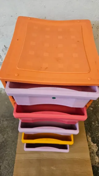 Cajonera de plástico multicolor