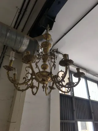 Lámpara de bronce estilo clásico