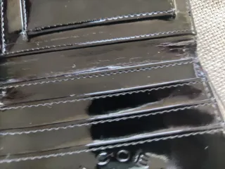 Pochette Marc Jacobs nera con polsino rosa