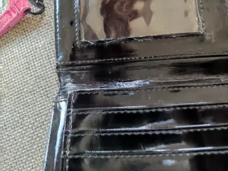 Pochette Marc Jacobs nera con polsino rosa