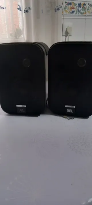 Altavoces JBL Control 1 Pro Negros