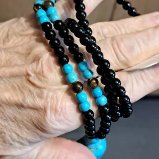 Mala con pietre ossidiana, howlite, occhio di tigr