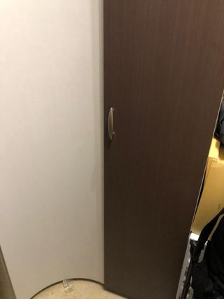 Armario de esquina madera marrón y blanco