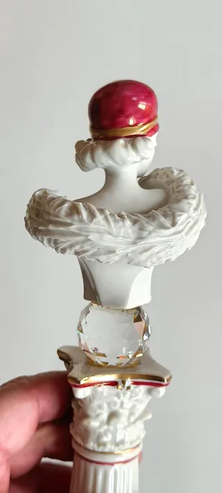 Figura cerámica Dama con cristal