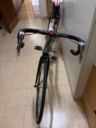 Bicicleta de carretera gris, talla M