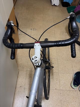 Bicicleta de carretera gris, talla M