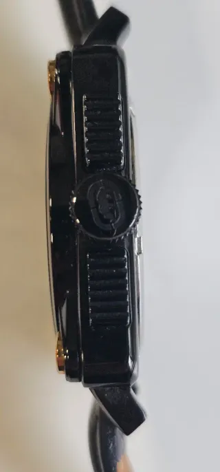 Reloj Marc Ecko Negro y Dorado