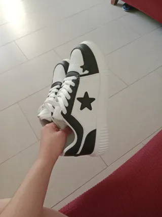 Zapatillas Mujer Blancas y Negras Talla 40