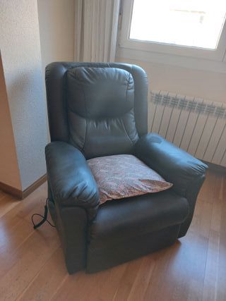 Sillón reclinable de piel negro