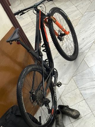 Bicicleta KTM Scarp.