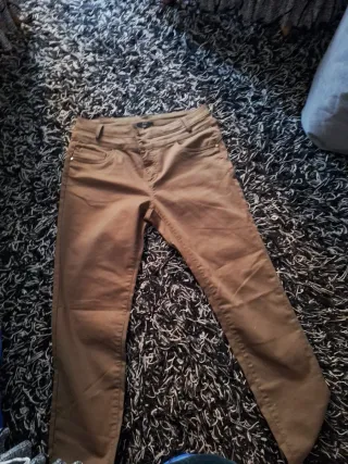 Pantalón verde oliva con pedrería