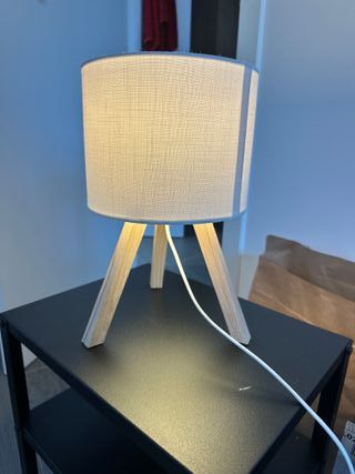 Lámpara de mesa Ikea madera y tela