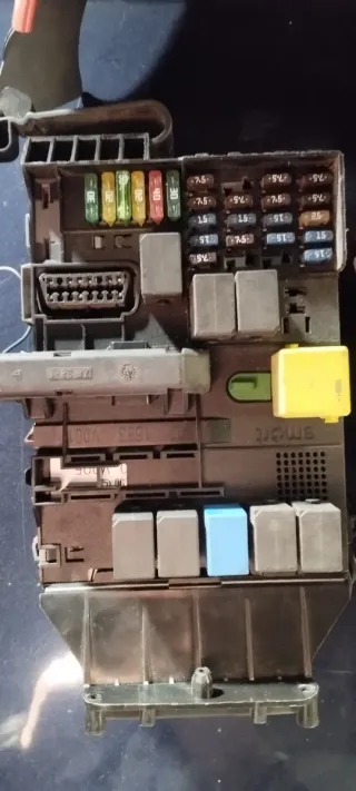 Cuadro Cuentakilómetros y Caja Fusibles Smart