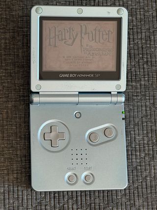 Game Boy Advance SP con scatola e giochi