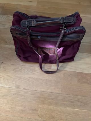 Maleta blanda con asa y para colgar