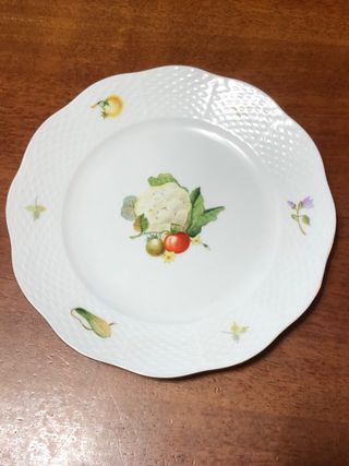 Piatto Herend decorato con verdure