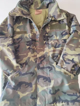 Chaquetón de campaña militar