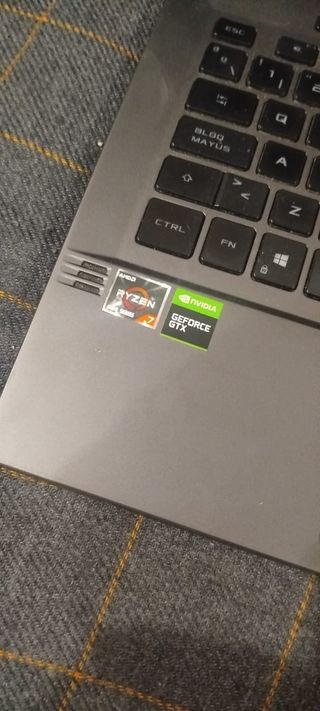 Asus Zephyrus G14 para piezas o reparar (manitas)