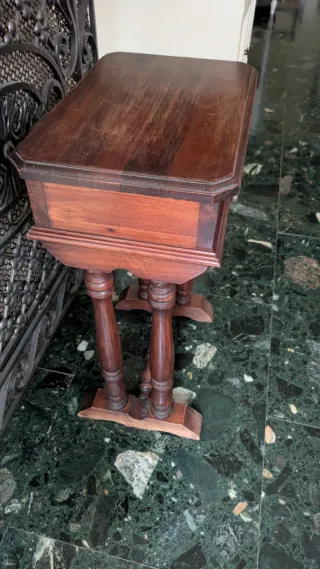 Mueble costurero de madera
