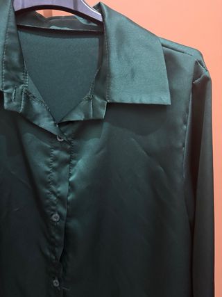 Camicia effetto raso verde