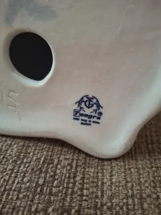 Figura porcelana niña con oveja y cesta