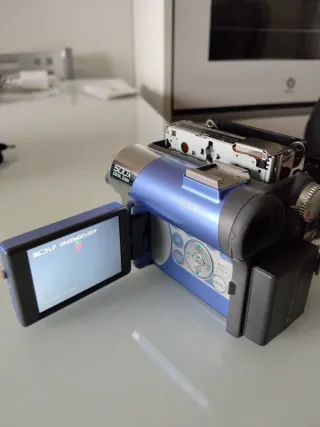 Videocámara Panasonic NV-GS22 + Accesorios