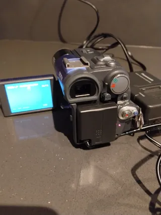 Videocámara Panasonic NV-GS22 + Accesorios